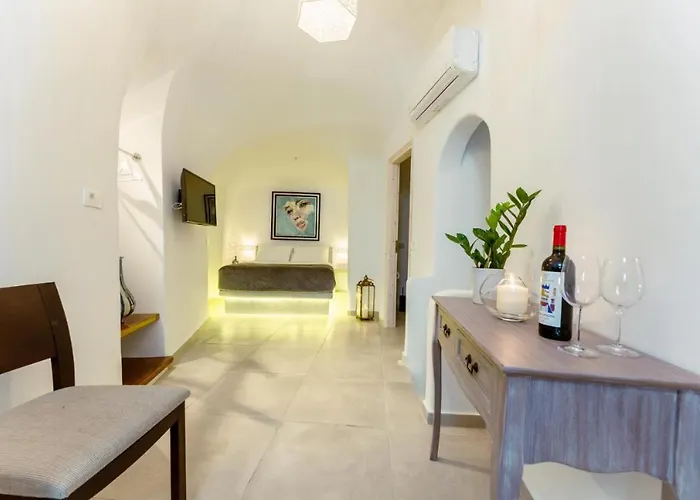 Argy's Luxury Caves 4*