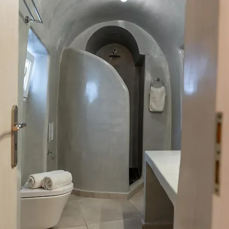 Argy's Luxury Caves Megalochori (Santorini)