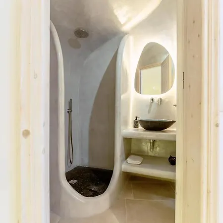 Argy's Luxury Caves *
