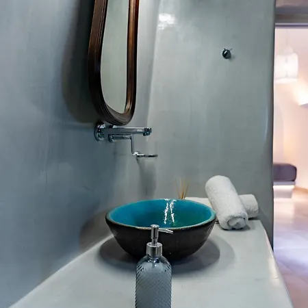 Argy's Luxury Caves 4*