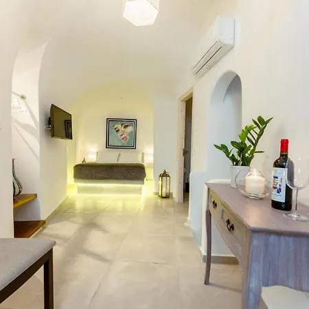 Argy's Luxury Caves 4*