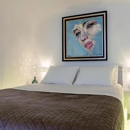 Argy's Luxury Caves 4*