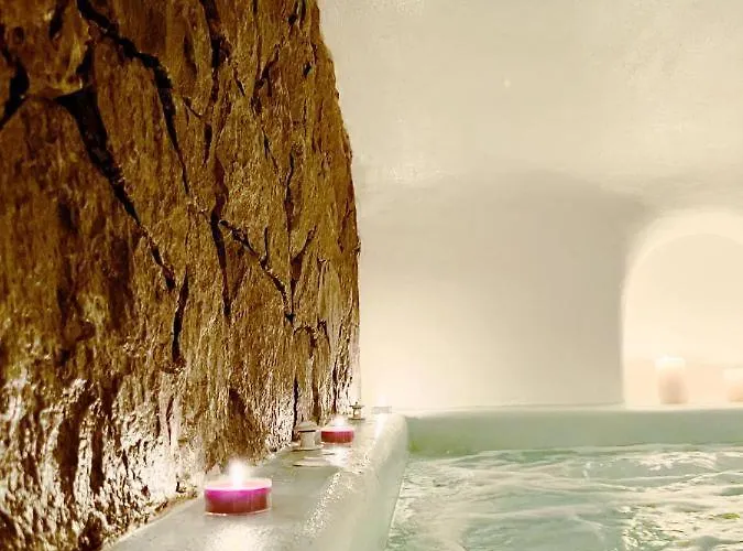 Argy's Luxury Caves 4*